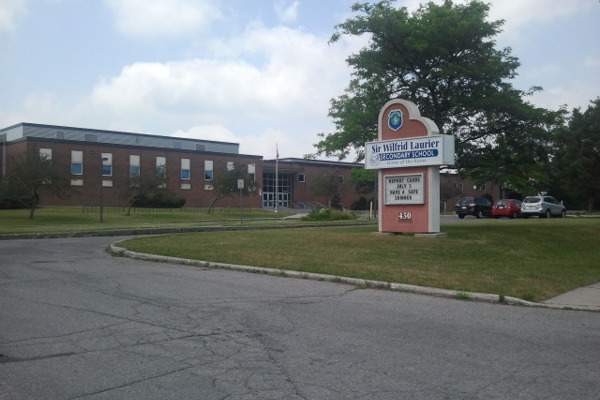 Trường Trung Học Sir Wilfrid Laurier Secondary School - London, Ontario, Canada