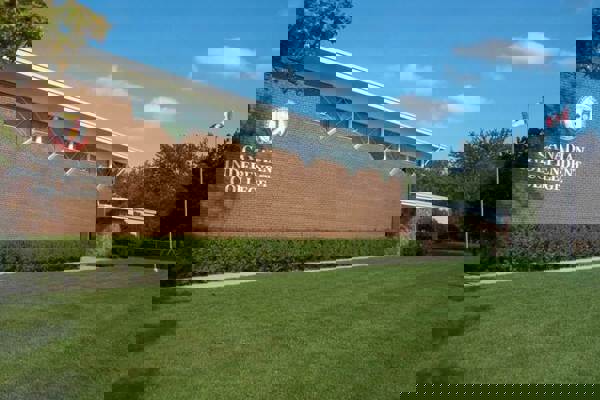 Trường Trung Học Canadian Independent College – St. Agatha, Ontario, Canada