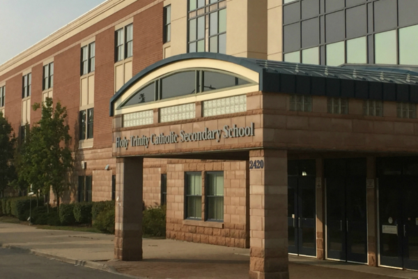 Trường Trung Học Holy Trinity Catholic Secondary School – Oakville, Ontario, Canada