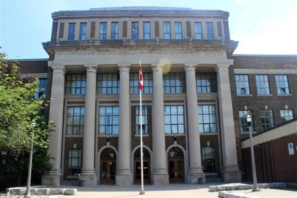 Trường Trung Học St. Catharines Collegiate – St. Catharines, Ontario, Canada