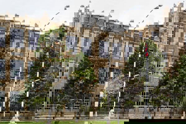 Trường Trung Học Westdale Secondary School – Hamilton, Ontario, Canada