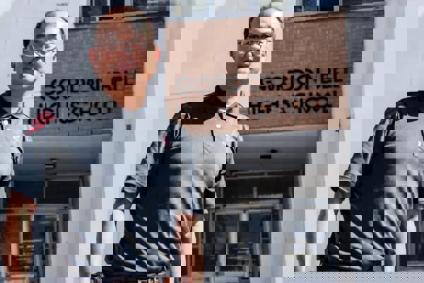 Trường Trung Học Gordon Bell High School – Winnipeg, Manitoba, Canada