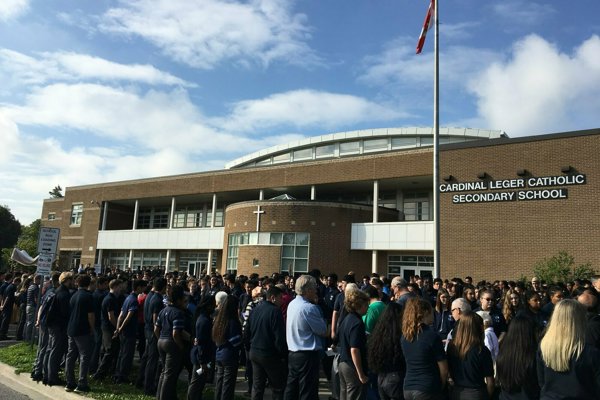 Trường Trung Học Cardinal Leger Secondary School – Brampton, Ontario, Canada