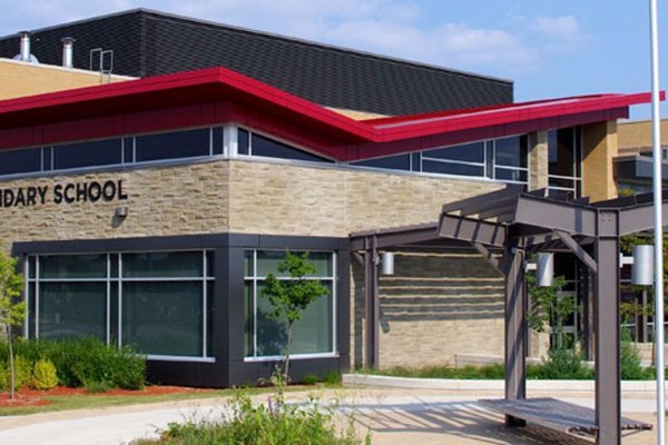 Trường Trung Học Garth Webb Secondary School – Oakville, Ontario, Canada