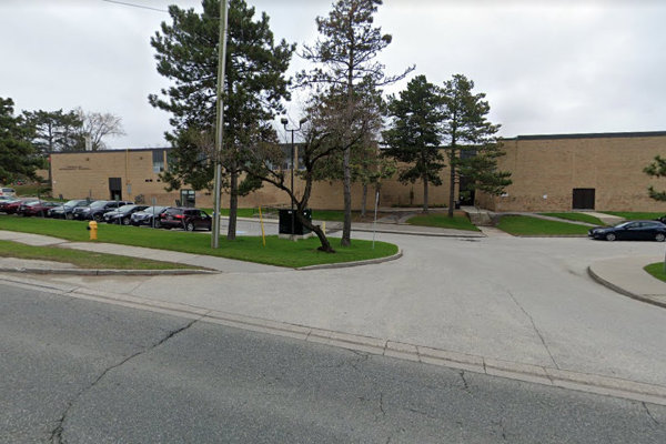 Trường Trung Học Thornlea Secondary School – Thornhill, Ontario, Canada