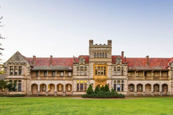 Trường Cao Đẳng Taylors College Perth - Western Australia, Úc