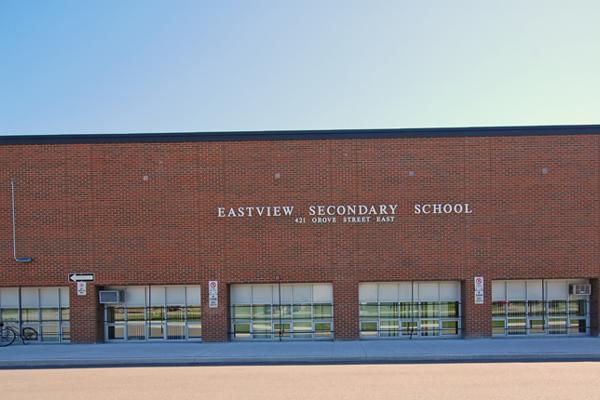 Trường Trung Học Eastview Secondary School – Barrie, Ontario, Canada