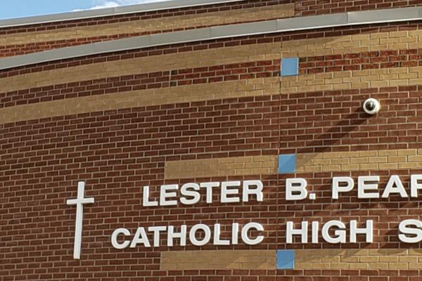 Trường Trung Học Lester B. Pearson Catholic High School – Gloucester, Ontario, Canada