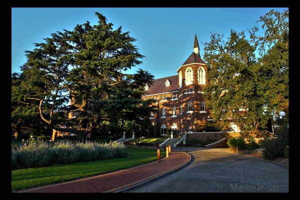 Trường Trung Học Tư Thục Genazzano FCJ College - Victoria, Úc