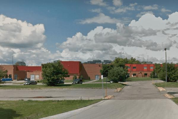 Trường Trung Học St. Robert Catholic High School – Thornhill, Ontario, Canada