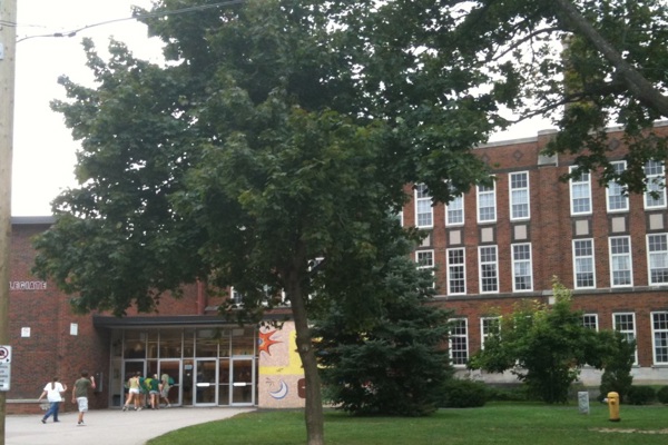 Trường Trung Học London South Collegiate Institute - London, Ontario, Canada