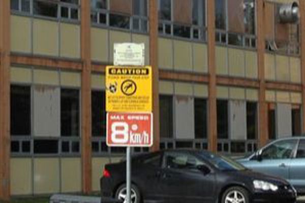 Trường Trung Học Henry Wise Wood High School - Calgary, Alberta, Canada