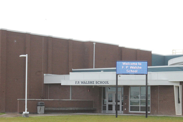 Trường Học F. P. Walshe School - Fort Macleod, Alberta, Canada