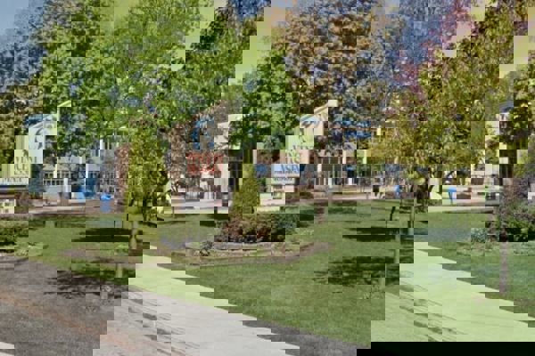 Trường Trung Học Vincent Massey Secondary School – Windsor, Ontario, Canada