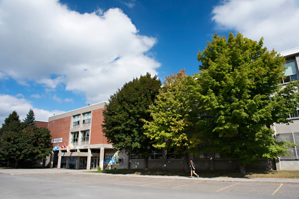 Trường Trung Học Beaconsfield High School - Quebec, Canada