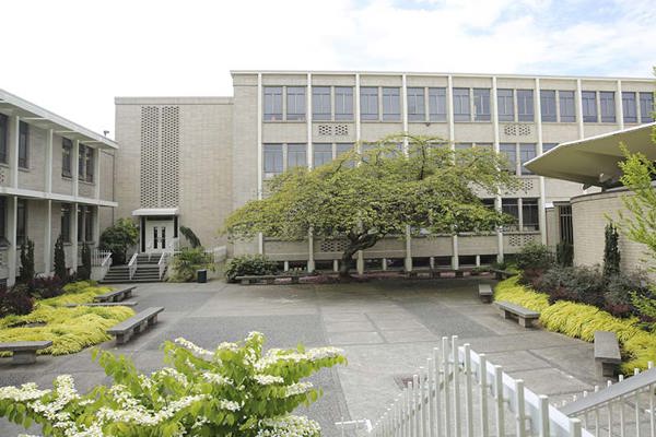 Washington - Trường Trung Học Kennedy Catholic High School - USA