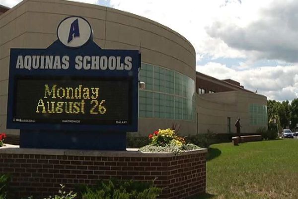 Wisconsin - Trường Trung Học Aquinas High School - USA