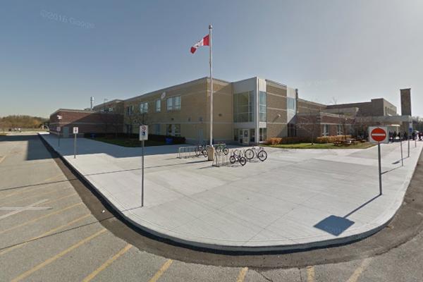 Trường Trung Học Emily Carr Secondary School – Woodbridge, Ontario, Canada