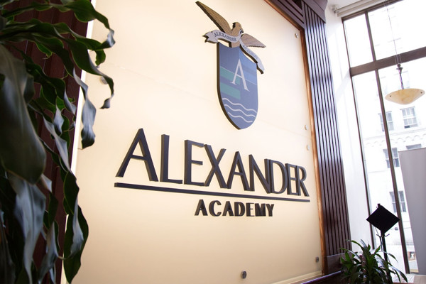 Trường Trung Học Alexander Academy – Vancouver, British Columbia, Canada