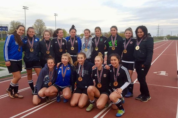 Trường Trung Học Bradford District High School –  Bradford, Ontario, Canada