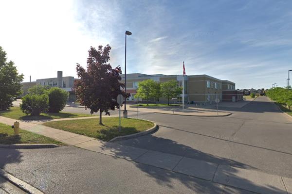 Trường Trung Học Maple High School – Maple, Ontario, Canada