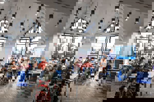 Alberta – Trường Trung Học Master’s Academy And College – Canada