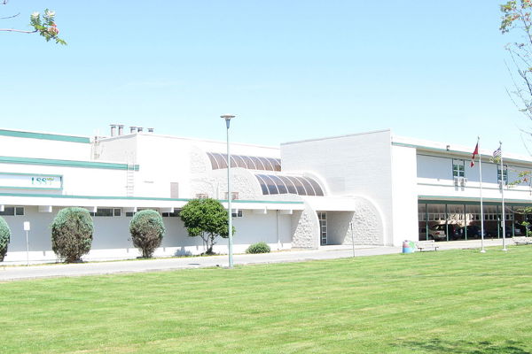 Trường Trung Học Langley Secondary School - Langley, British Columbia, Canada