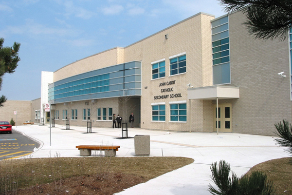 Trường Trung Học John Cabot Catholic Secondary School – Mississauga, Ontario, Canada