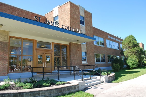Trường Trung Học St. James Collegiate – Winnipeg, Manitoba, Canada