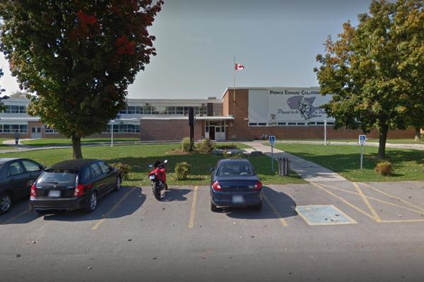 Trường Trung Học Prince Edward Collegiate Institute – Picton, Ontario, Canada