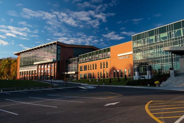 Trường Đại Học University of New Brunswick, New Brunswick, Canada