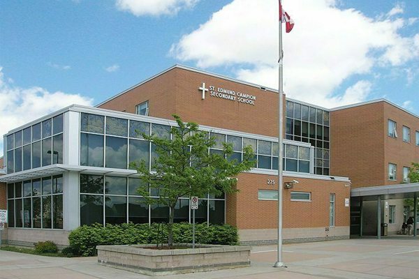 Trường Trung Học St. Edmund Campion Secondary School – Brampton, Ontario, Canada
