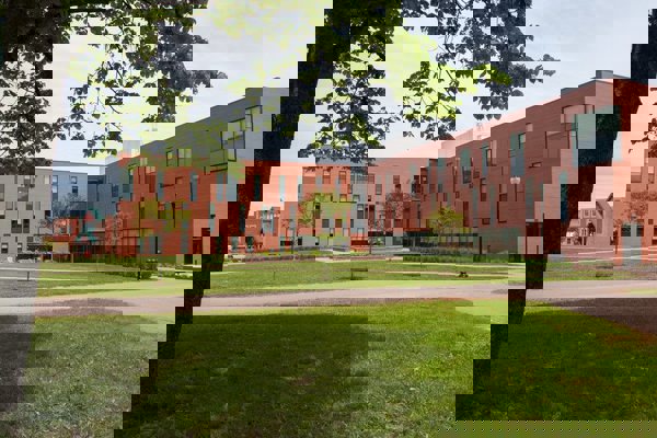 Trường Đại Học University of Prince Edward Island - Prince Edward Island, Canada