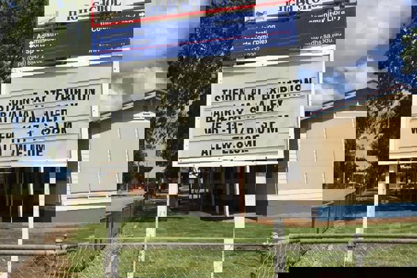 Trường Trung Học Riverton and District High School, South Australia, Úc