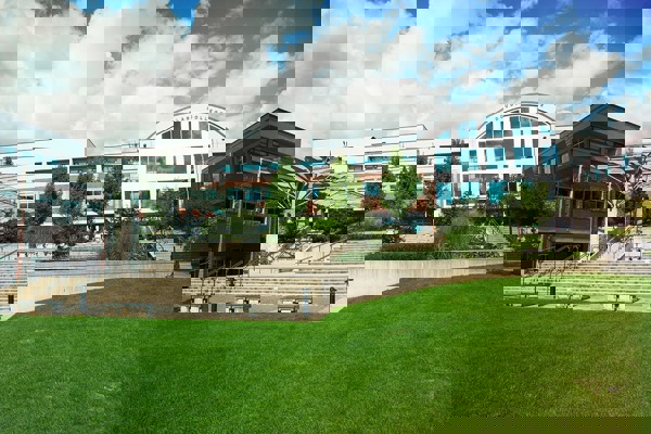 Trường Cao Đẳng Douglas College - British Columbia, Canada