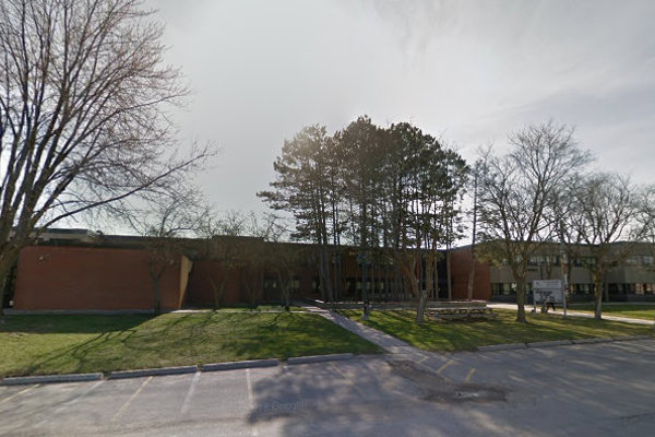 Trường Trung Học Sutton District High School – Sutton, Ontario, Canada