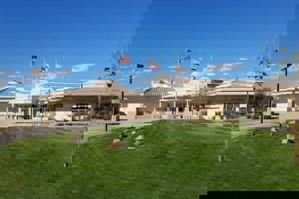 California – Trường Trung Học Desert Sands Unified School District – USA