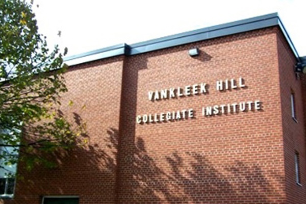 Trường Trung Học St Lawrence Secondarry School – Vankleek Hill, Ontario, Canada
