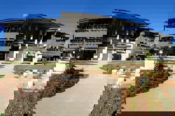 Trường Trung Học Helensvale State High School - Queensland, Úc