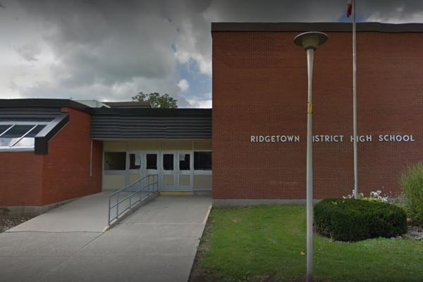 Trường Trung Học Ridgetown District High School – Ridgetown, Ontario, Canada
