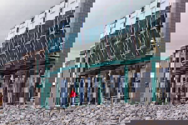 Trường Học Crowsnest Consolidated High School - Coleman, Alberta, Canada