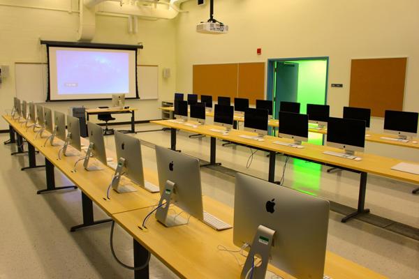 Trường Trung Học Dr. G.W. Williams Secondary School – Aurora, Ontario, Canada