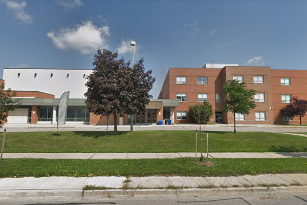 Trường Trung Học Westmount Collegiate Institute – Thornhill, Ontario, Canada