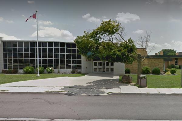 Trường Trung Học John McGregor Secondary School – Chatham, Ontario, Canada