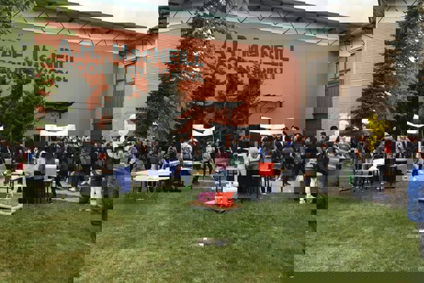 Trường Trung Học ​ A. R. MacNeill Secondary School – Richmond, British Columbia, Canada