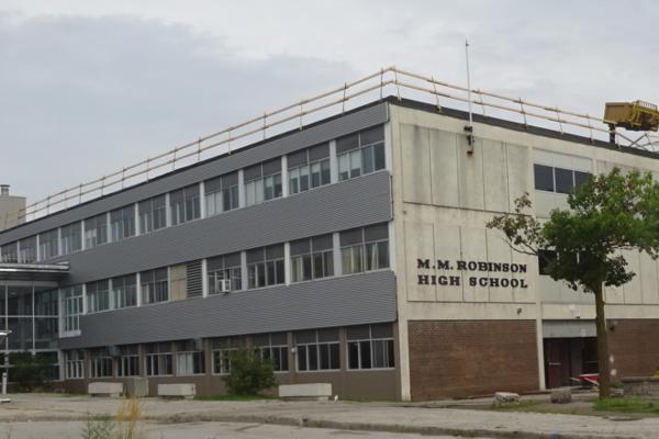 Trường Trung Học M.M. Robinson High School – Burlington, Ontario, Canada