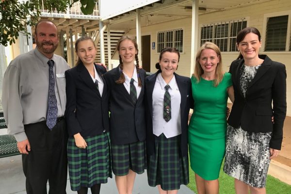 Trường Trung Học Earnshaw State College - Queensland, Úc