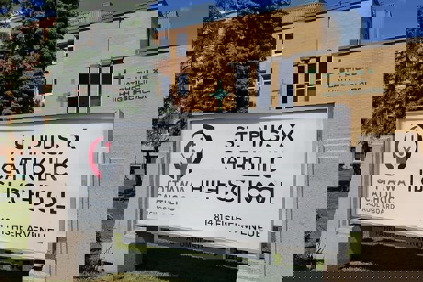 Trường Trung Học St. Pius X High School – Ottawa, Ontario, Canada