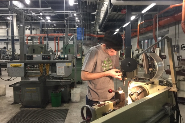 Trường Trung Học St. Anne Catholic High School – Lakeshore, Ontario, Canada