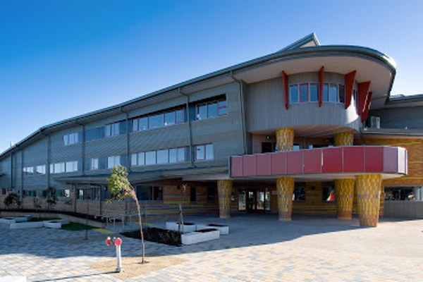 Trường Trung Học Hume Central Secondary College - Victoria, Úc